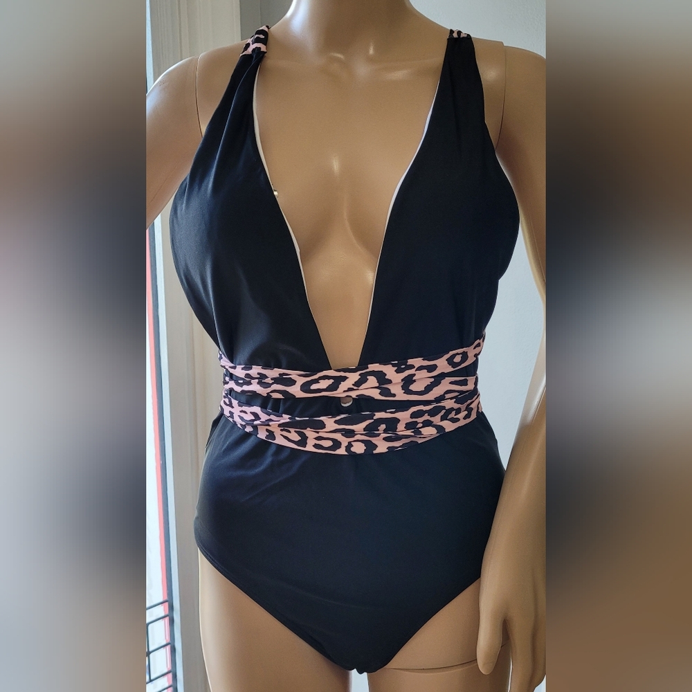 Pink Lily Swimsuit NWOT Med